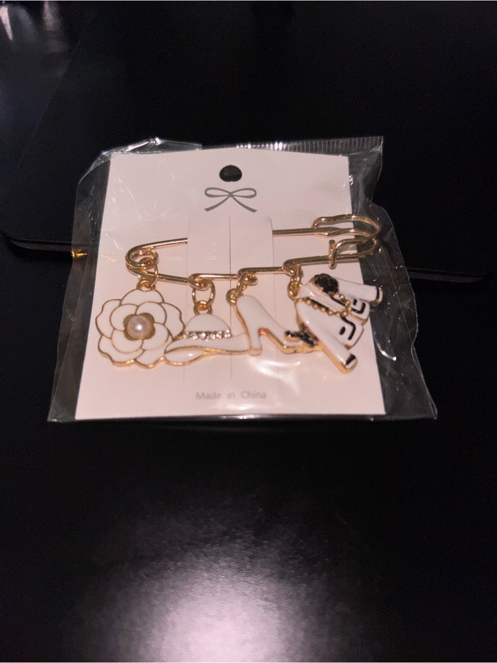 ✨ Chic Gold Safety Pin Charm Brooch • Enamel Pearl Fashion Pin NIP